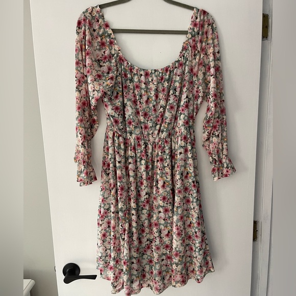 Absolutely Famous Floral Dress - Picture 4 of 5